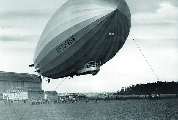 Zeppelin Montre pour Femme avec Bracelet en Cuir 36 mm ETA Quartz Monotimer Date 8643