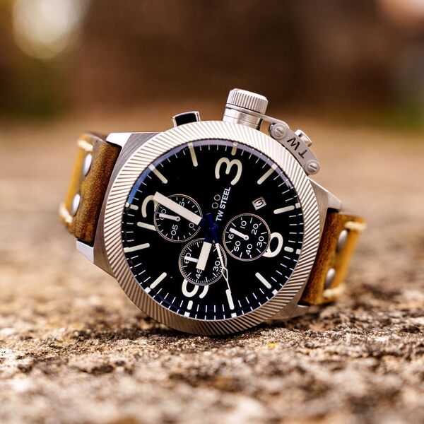 TW Steel Canteen Montre chronographe à Quartz pour Homme avec Bracelet en Cuir 45 mm