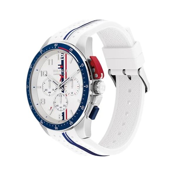 Découvrez notre avis complet sur la montre chronographe Tommy Hilfiger pour homme avec bracelet en silicone. Design élégant et fonctionnalité au rendez-vous pour séduire les amateurs de style et de performance.