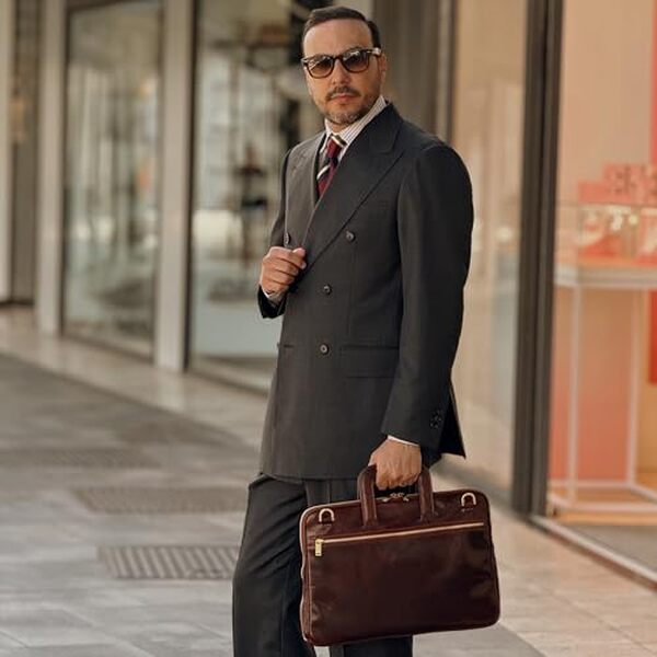 Découvrez notre test détaillé de la mallette en cuir fine time resistance : un sac élégant et fonctionnel pour votre ordinateur portable, alliant style et praticité au quotidien.