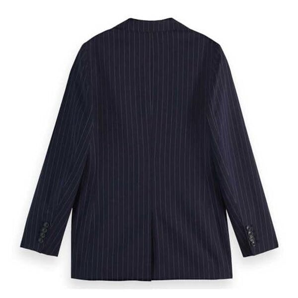 Explorez notre avis complet sur la veste blazer ajustée Scotch & Soda Core SB. Son élégance à rayures bleu nuit vous séduira. Idéale pour un look chic et intemporel.