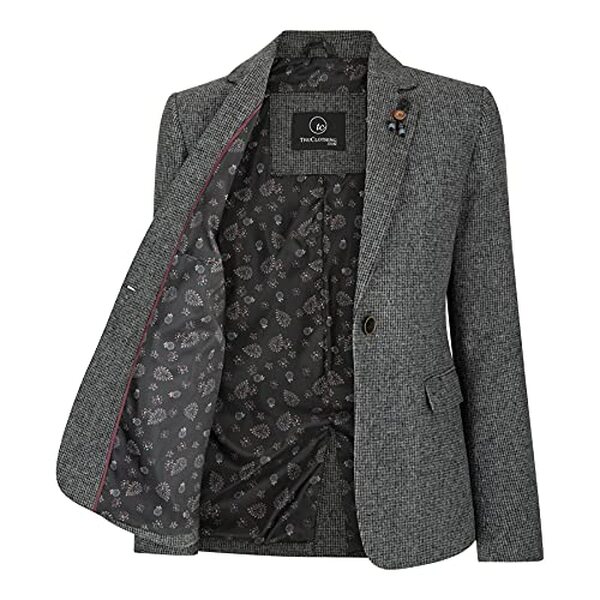 Découvrez notre avis sur le blazer TruClothing en tweed gris des années 20 : un incontournable pour un style rétro et élégant. Le vêtement idéal pour affirmer votre personnalité avec authenticité.