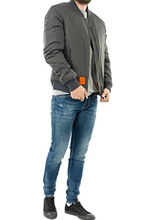 Découvrez notre test complet de la veste bomber XXL gris pour homme de Bombers Original : confort, style et qualité au rendez-vous.