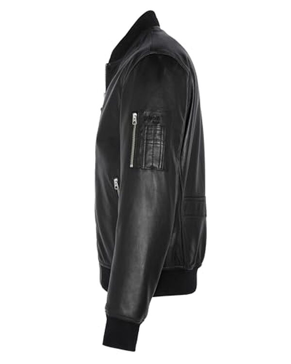 Découvrez notre critique du blouson bomber en cuir Schott NYC LCBombers noir : design, confort et qualité passés au crible pour un style urbain parfait.