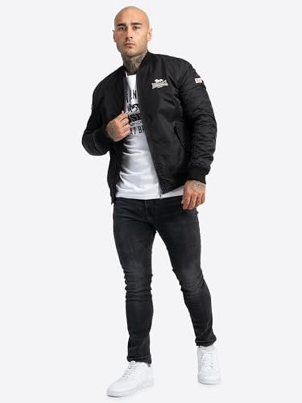 Découvrez notre test complet de la veste homme Lonsdale Tern Hill 3XL en noir : confort, style et performance pour un look impeccable.