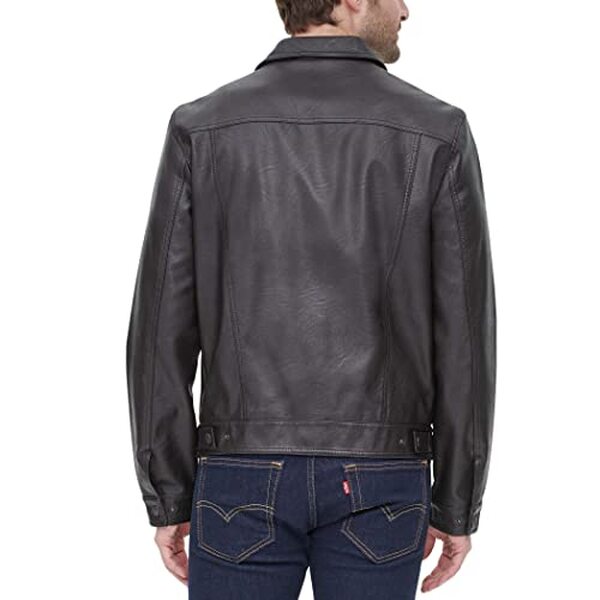 Découvrez notre avis sur la levi's faux leather classic trucker jacket pour homme. Confort et style combinés pour un look moderne et élégant.