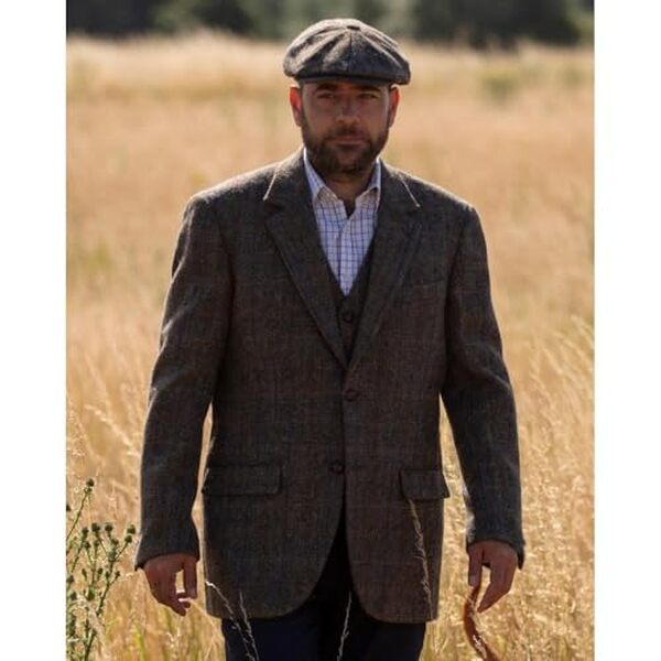 Découvrez le blazer harris tweed de Blakemore Walker & Hawkes, alliant l'artisanat traditionnel et le style intemporel pour une touche d'élégance écossaise à votre garde-robe.