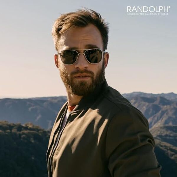 Découvrez notre test des lunettes Randolph Aviator Matte Chrome Bayonet avec verres Agx polarisés : performance, design et technologie au rendez-vous pour un confort visuel optimal.