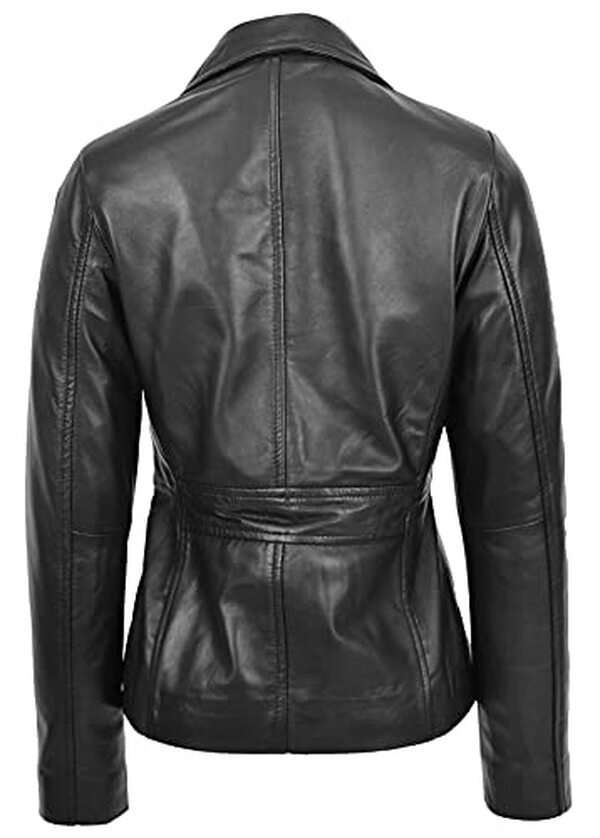 Découvrez notre avis détaillé sur le blazer classique Ruth en cuir pour femme : qualité, confort et style. Comparatif et conseils d'achat pour trouver votre blazer idéal.