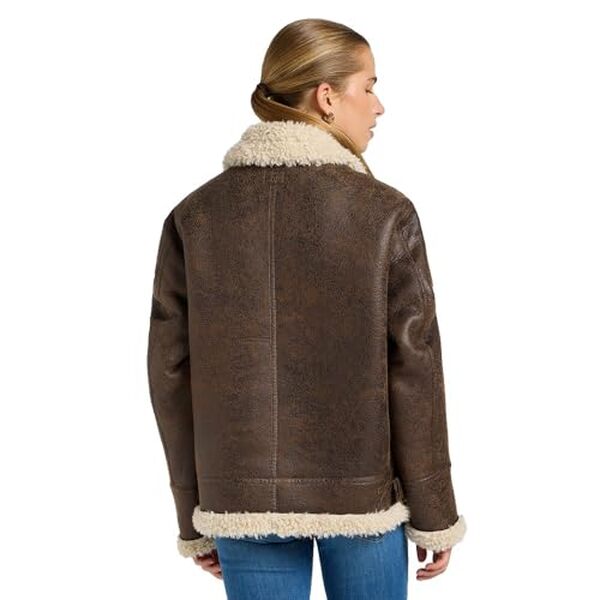 Découvrez notre test détaillé de la veste aviateur Lee marron taille XS : qualité, confort et style pour les femmes qui recherchent une pièce intemporelle. 