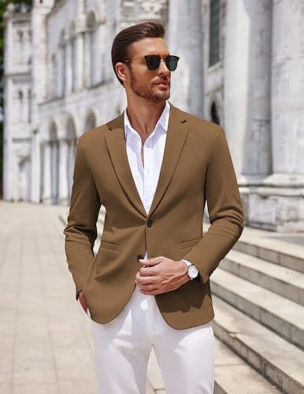 Découvrez notre test complet du blazer décontracté Coofandy marron : qualité, confort et style. Avis détaillé et conseils d'achat pour ce vêtement tendance.