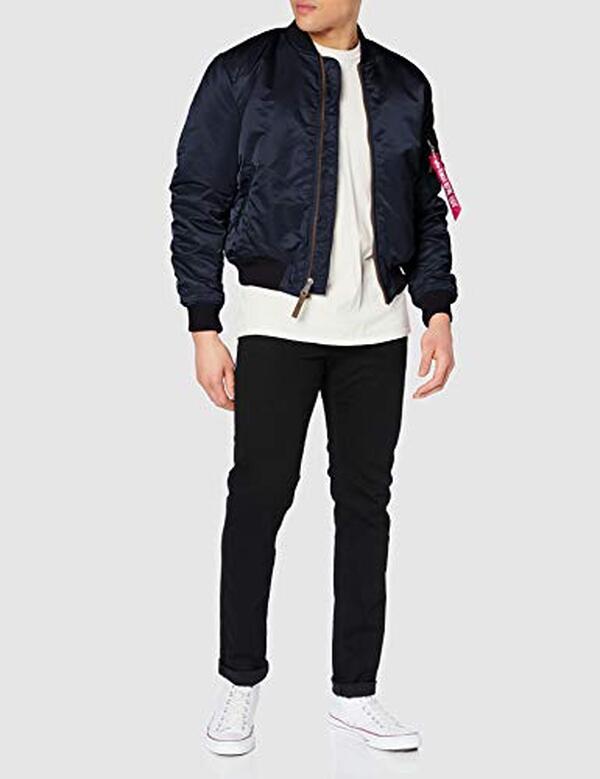 Découvrez notre test détaillé du blouson bomber Alpha Industries MA-1 VF 59 rep.blue pour homme : qualité, confort et style militaire au rendez-vous. 