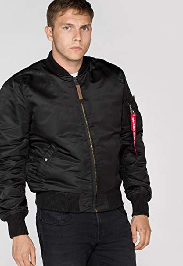Découvrez notre test détaillé du blouson bomber Alpha Industries MA-1 VF 59 pour homme en noir. Qualité, confort et style : tous les détails pour faire le bon choix.