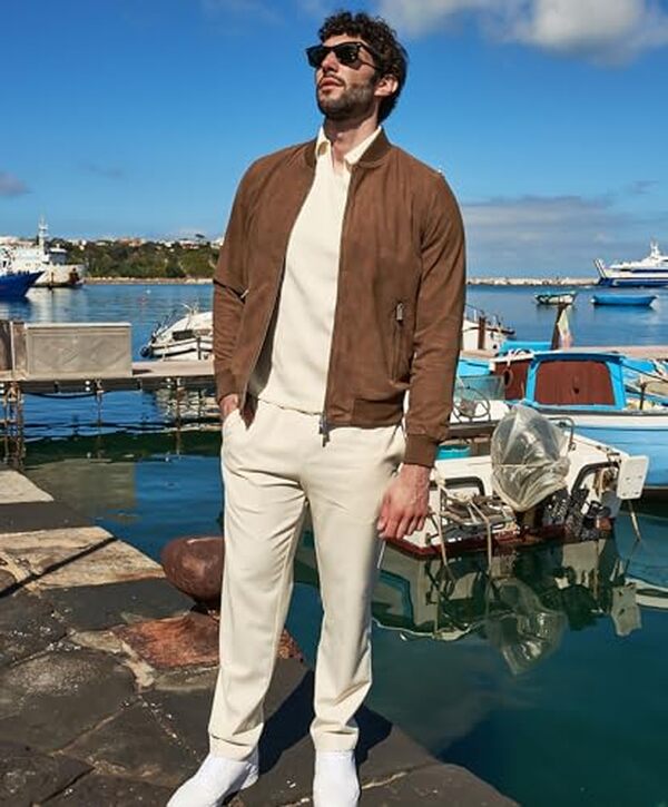 Découvrez notre avis détaillé sur la veste en daim taupe D'Arienzo Gaudil : qualité, confort et style. Test complet et recommandations d'achat. 