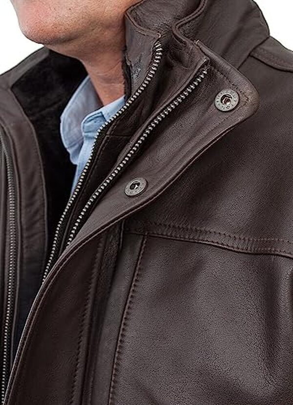 Découvrez notre test détaillé de la veste en cuir brun mi-longueur Infinity Leather pour homme : qualité, confort et style analysés en profondeur.